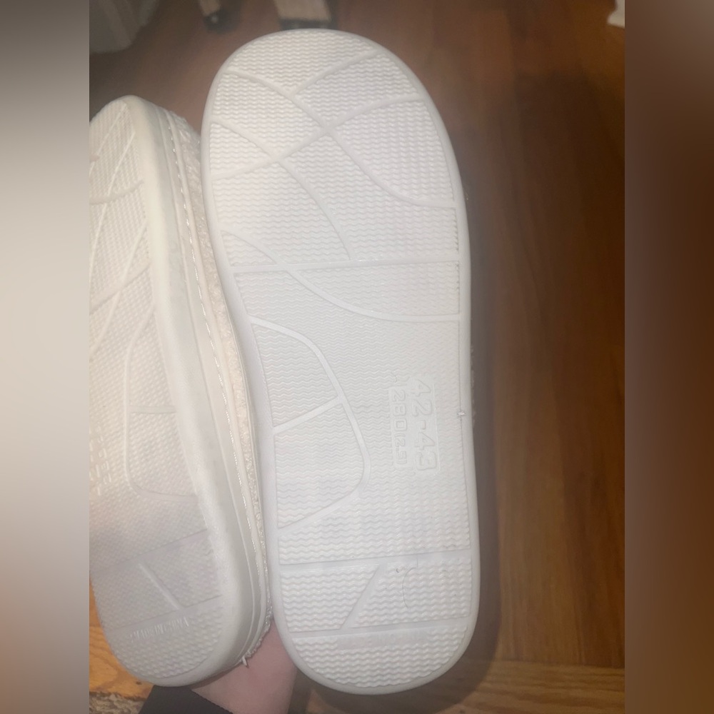 Taylor Swift Slippers - Picture 5 of 5